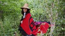 Illustration for article titled First Nations Woman Called to the Bar in Tsimshian Button Blanket